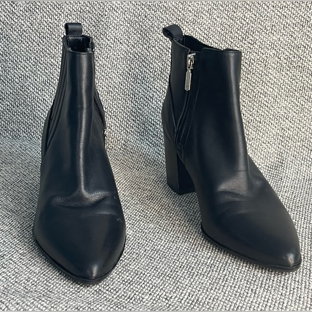 Blondo Black Ankle Booties with Pointed Toe and Side Zipper